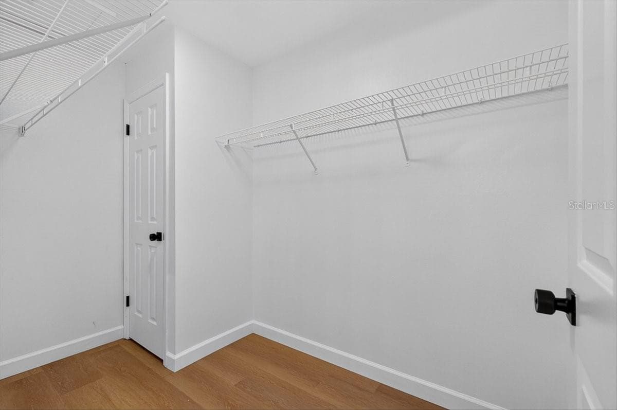 Single Family Residence at 32226 SUMMERTREE CIR, LEESBURG, photo 26 of 42