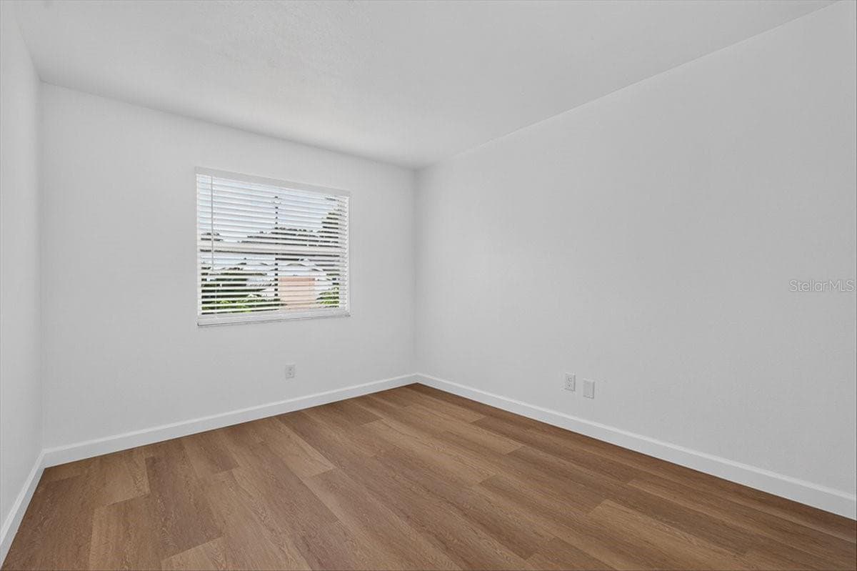 Single Family Residence at 32226 SUMMERTREE CIR, LEESBURG, photo 29 of 42