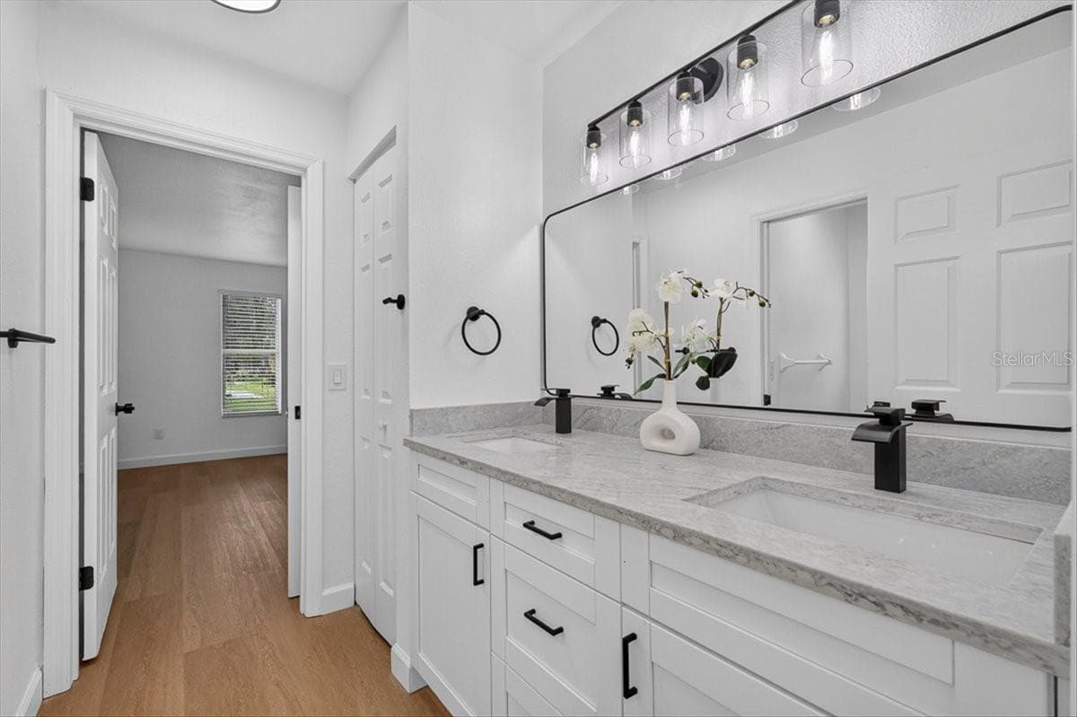 Single Family Residence at 32226 SUMMERTREE CIR, LEESBURG, photo 33 of 42