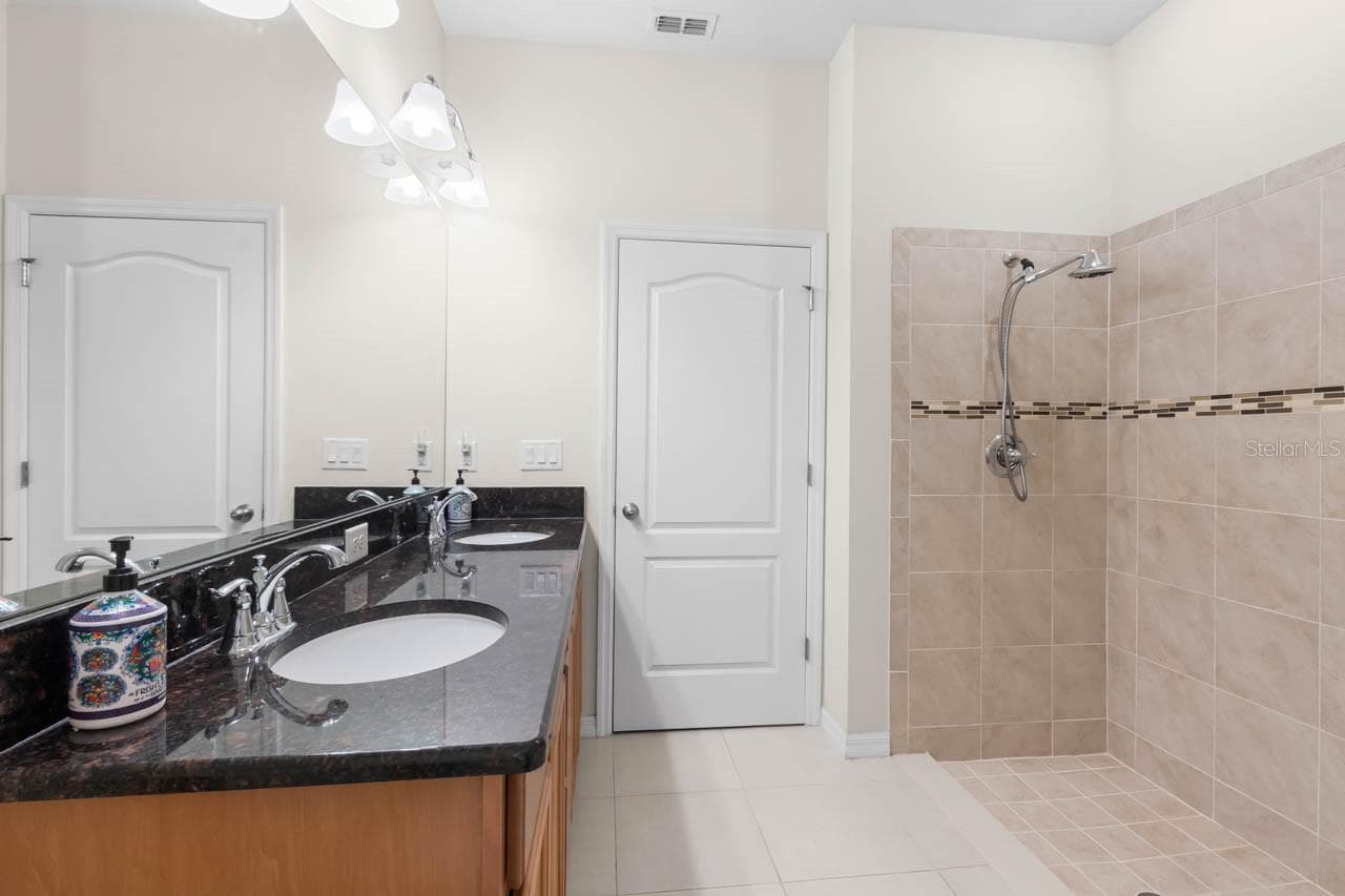 Owner Suite Bathroom - 3031 OLD FULTON PL, BRANDON