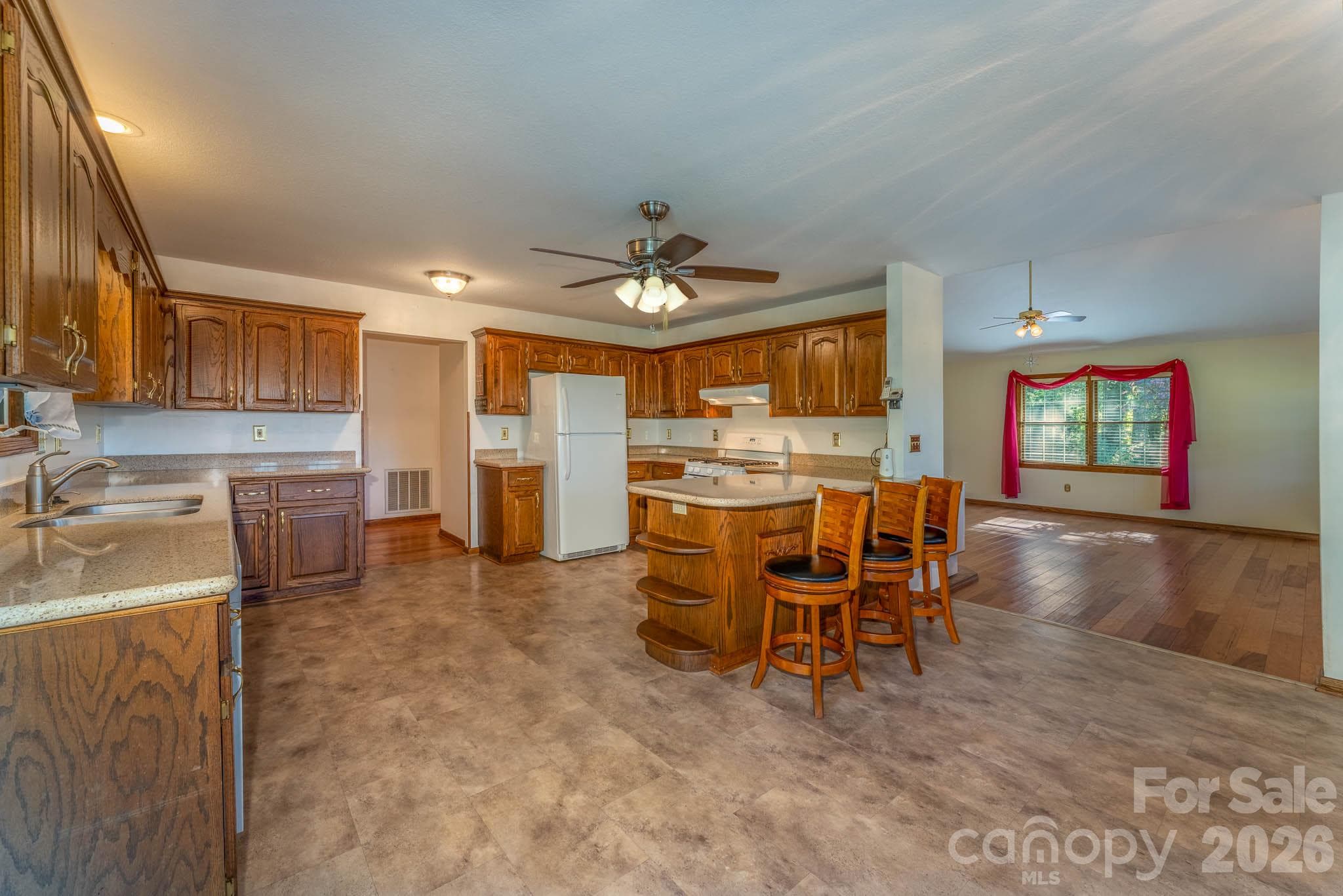 Single Family Residence at 2008 Deep Woods Drive, Hendersonville, photo 20 of 37