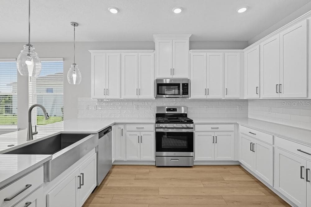 823 Steel ~ Ready Now - 823 STEEL DR, APOLLO BEACH