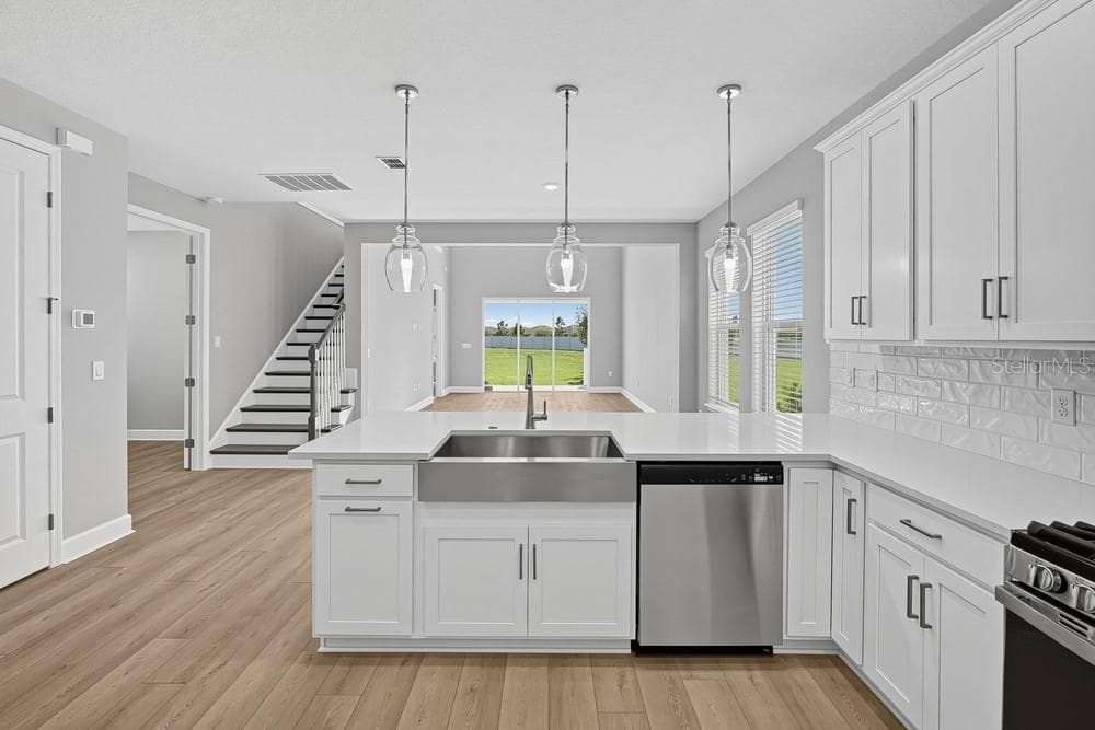 823 Steel ~ Ready Now - 823 STEEL DR, APOLLO BEACH