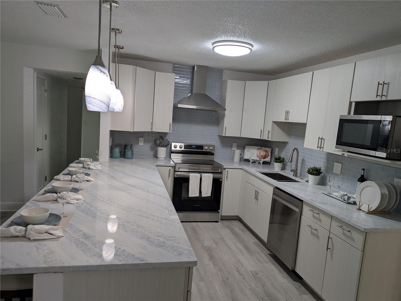 Single Family Residence at 3641 BEACH DR SE, ST PETERSBURG, photo 15 of 74
