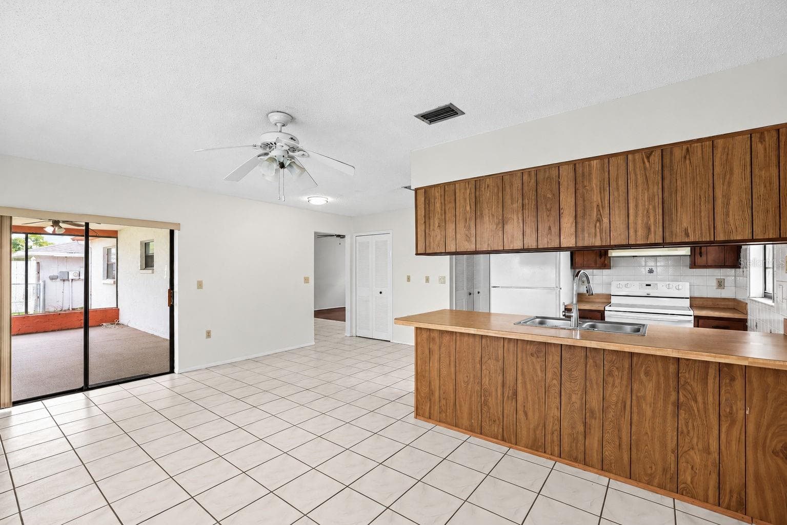 Single Family Residence at 10970 PEPPERTREE LN, PORT RICHEY, photo 3 of 42