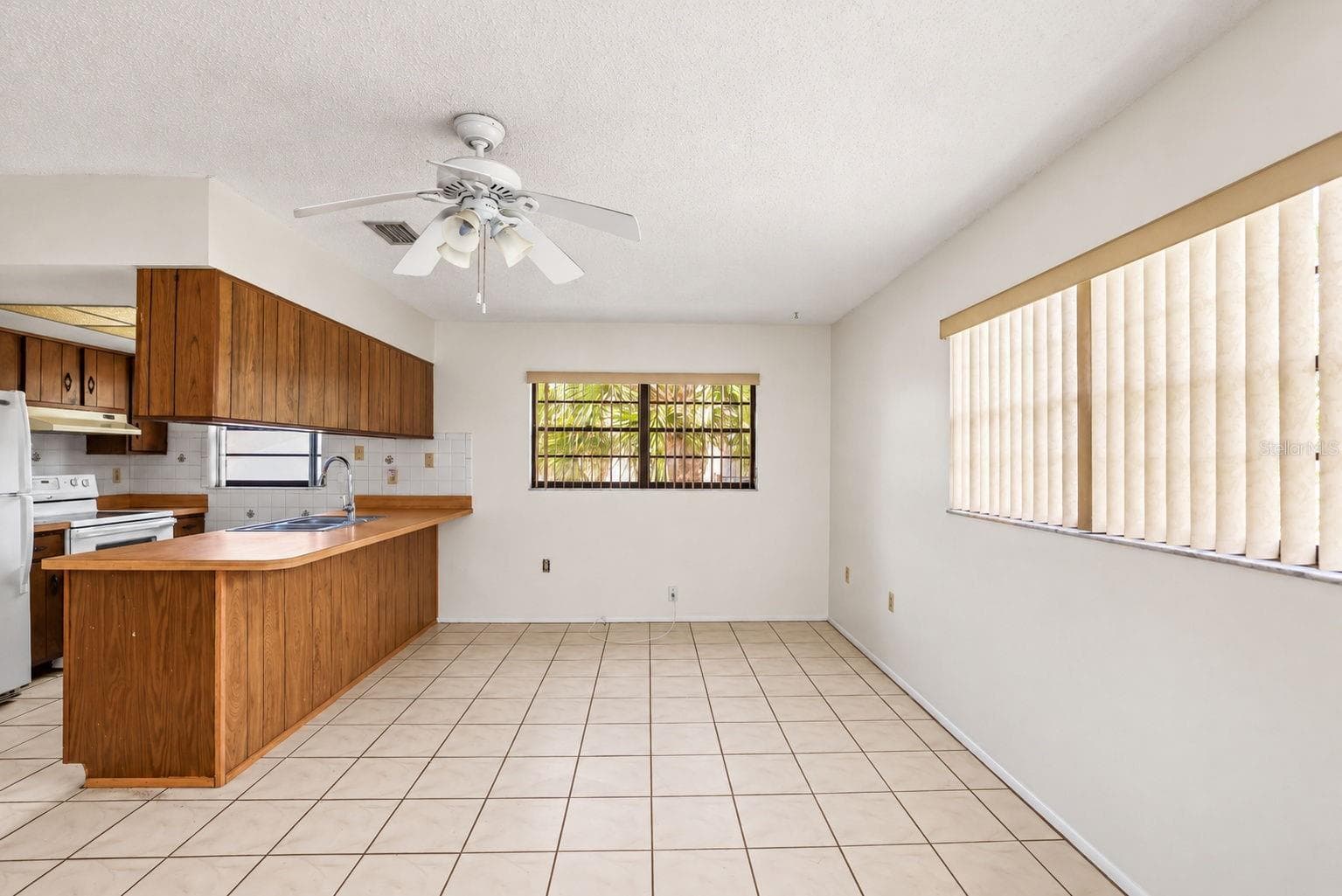 Single Family Residence at 10970 PEPPERTREE LN, PORT RICHEY, photo 7 of 42