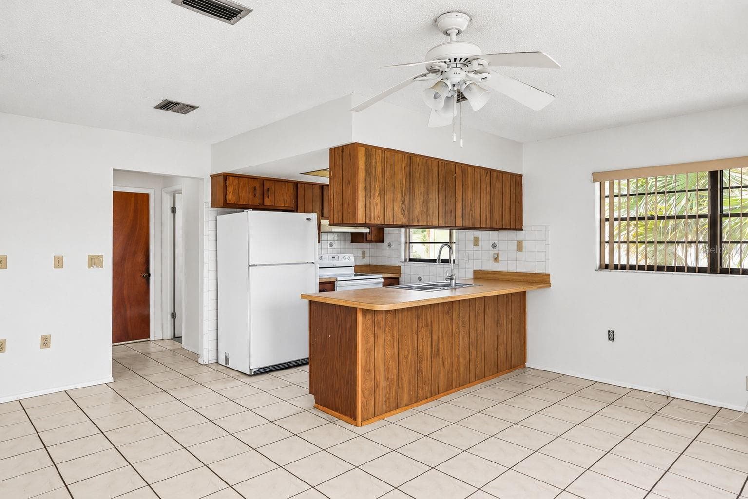 Single Family Residence at 10970 PEPPERTREE LN, PORT RICHEY, photo 8 of 42
