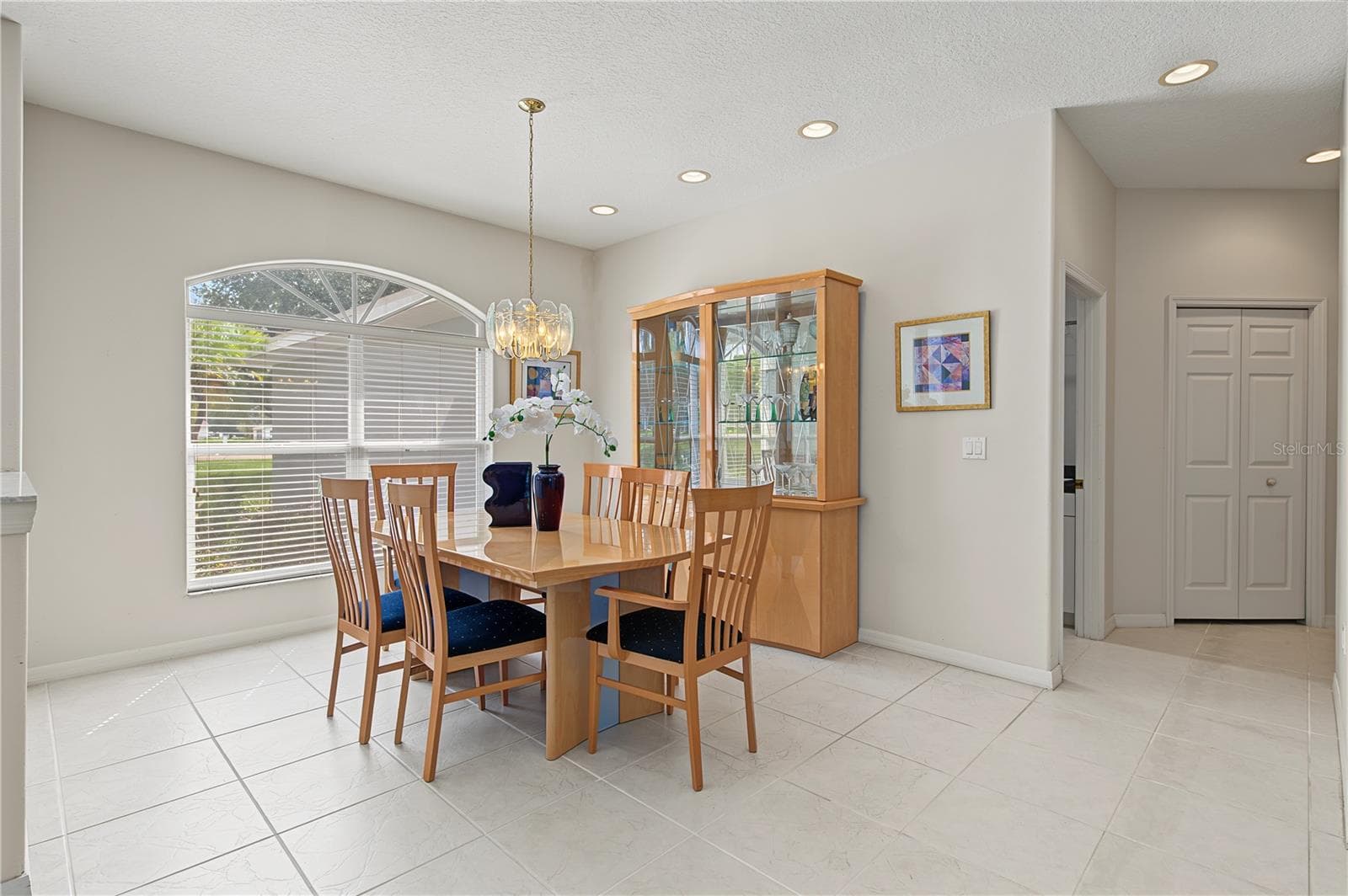 Dining Room area with lots of sunlight. - 915 LAKE THOMAS LN, LUTZ