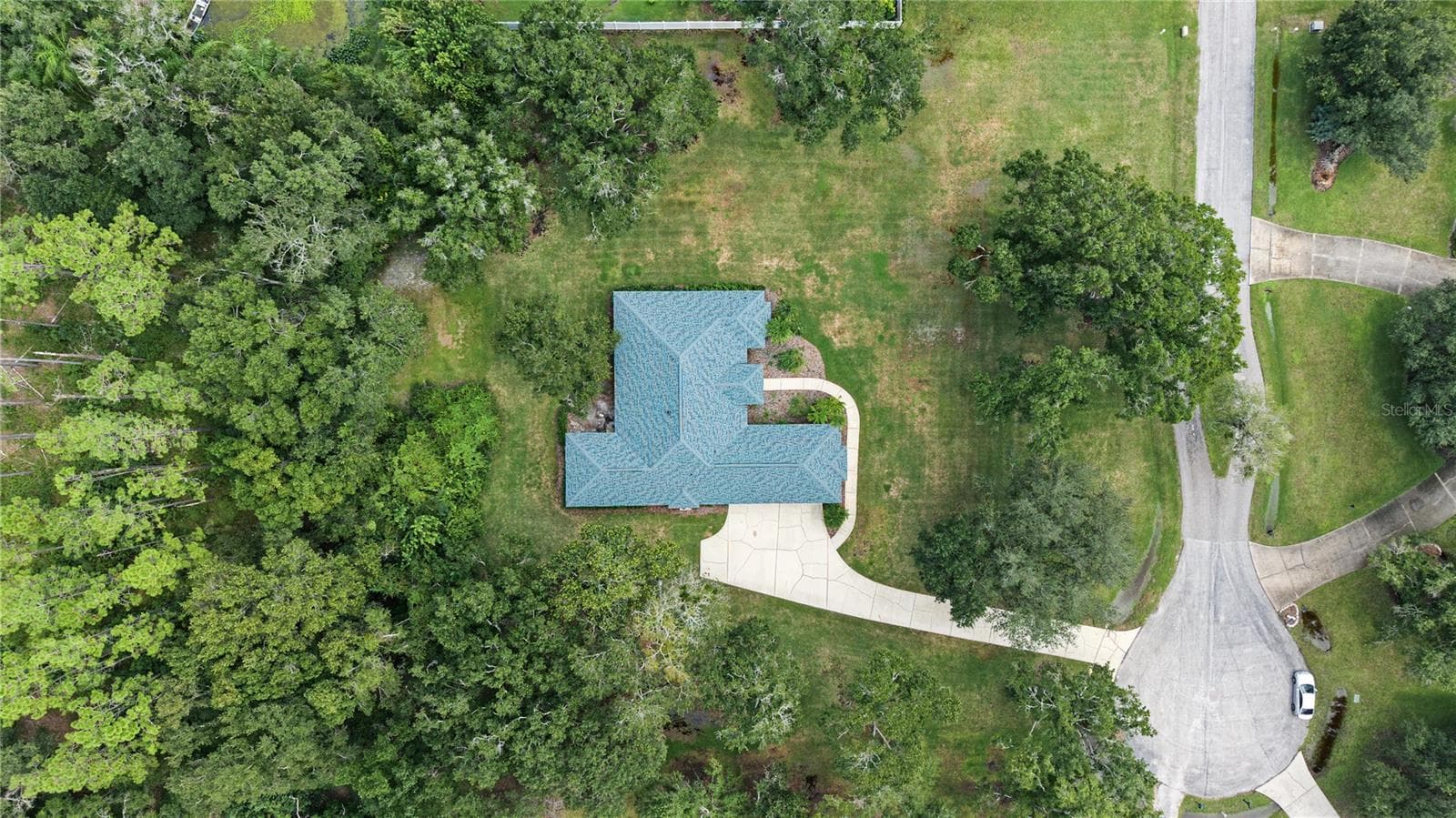 Drone overview of home - 915 LAKE THOMAS LN, LUTZ