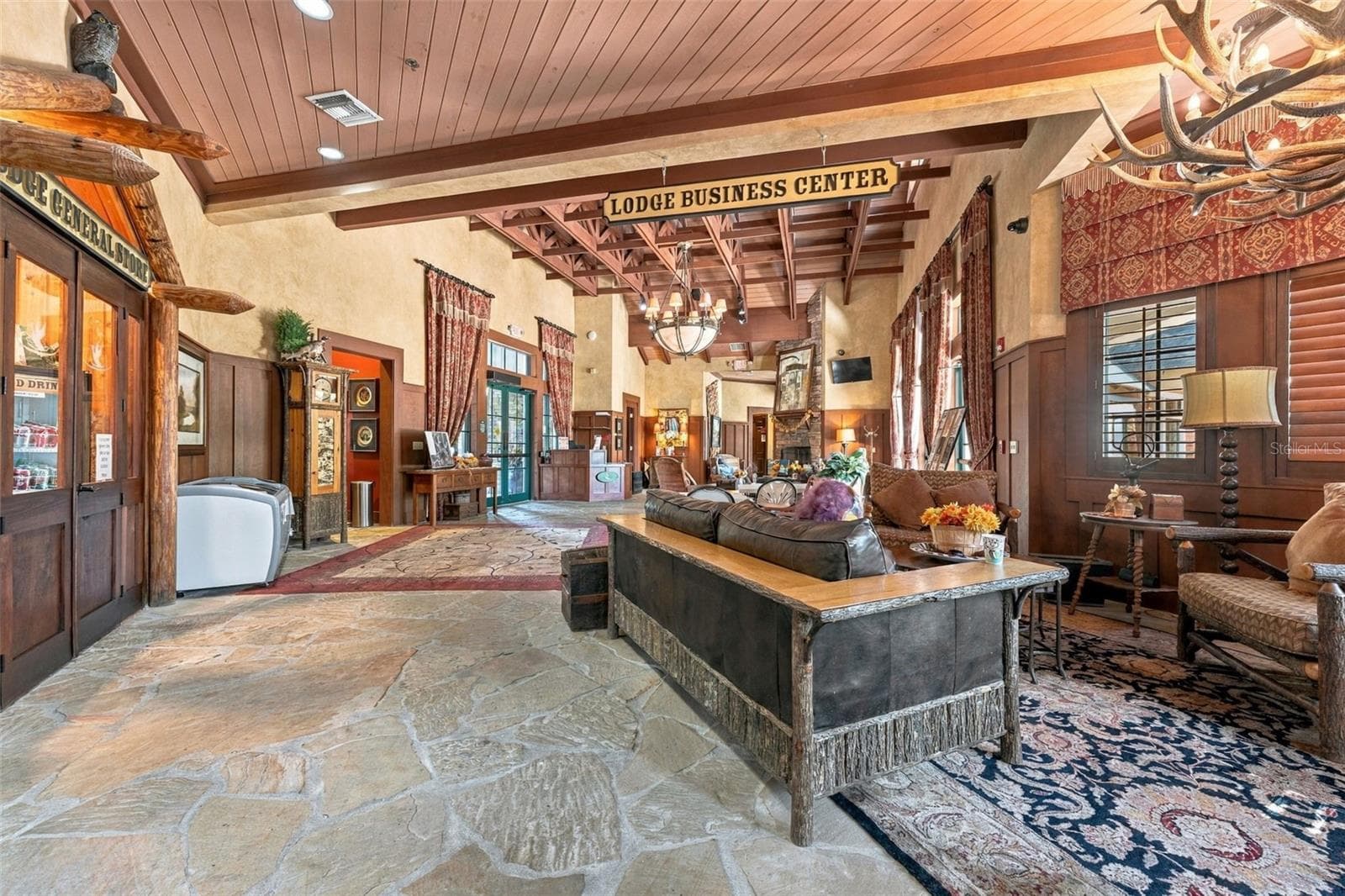 Lodge - 21916 WAVERLY SHORES LN, LAND O LAKES