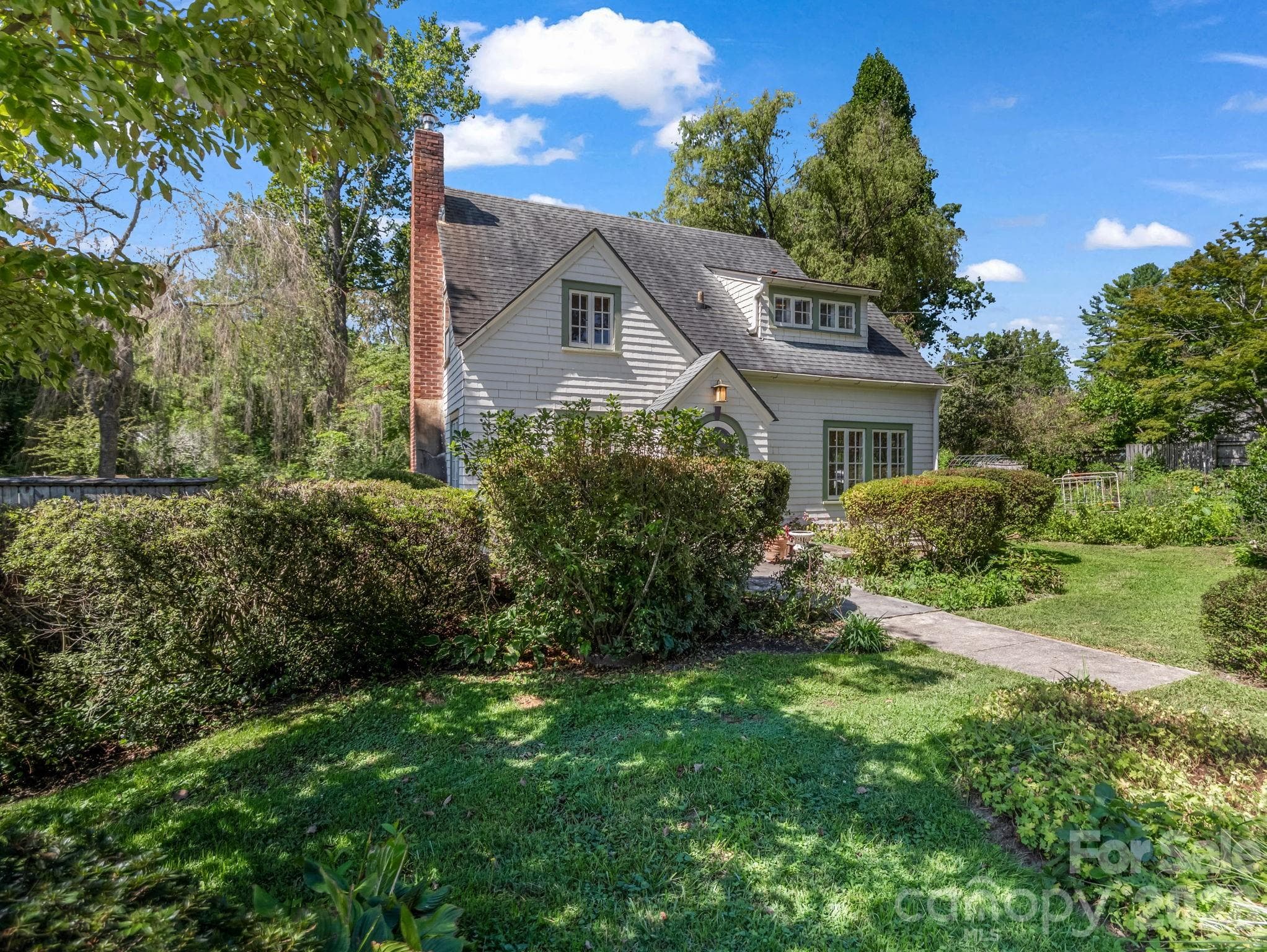 Front view - 323 Blythe Street, Hendersonville