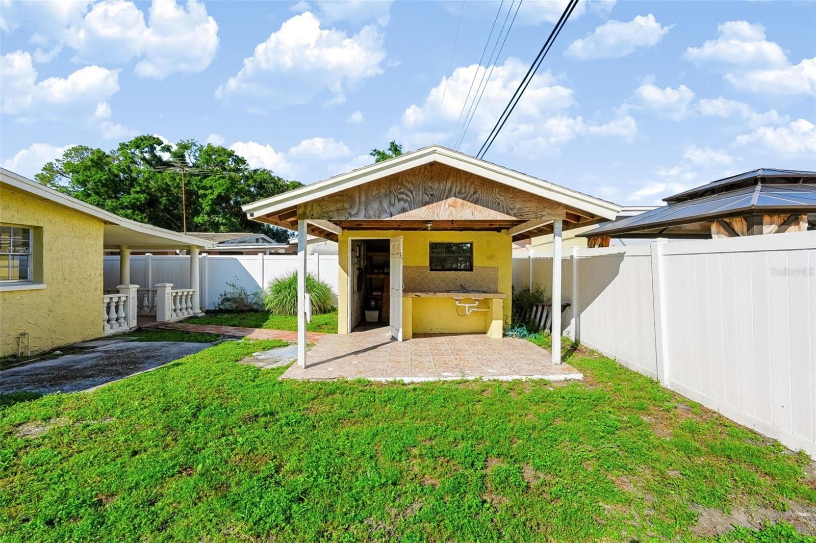 Single Family Residence at 4515 W NORTH ST, TAMPA, photo 3 of 17