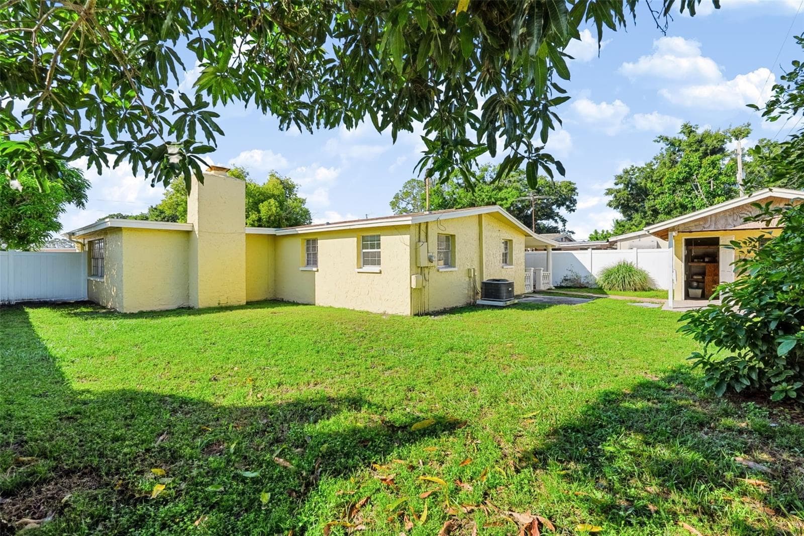 Single Family Residence at 4515 W NORTH ST, TAMPA, photo 4 of 17