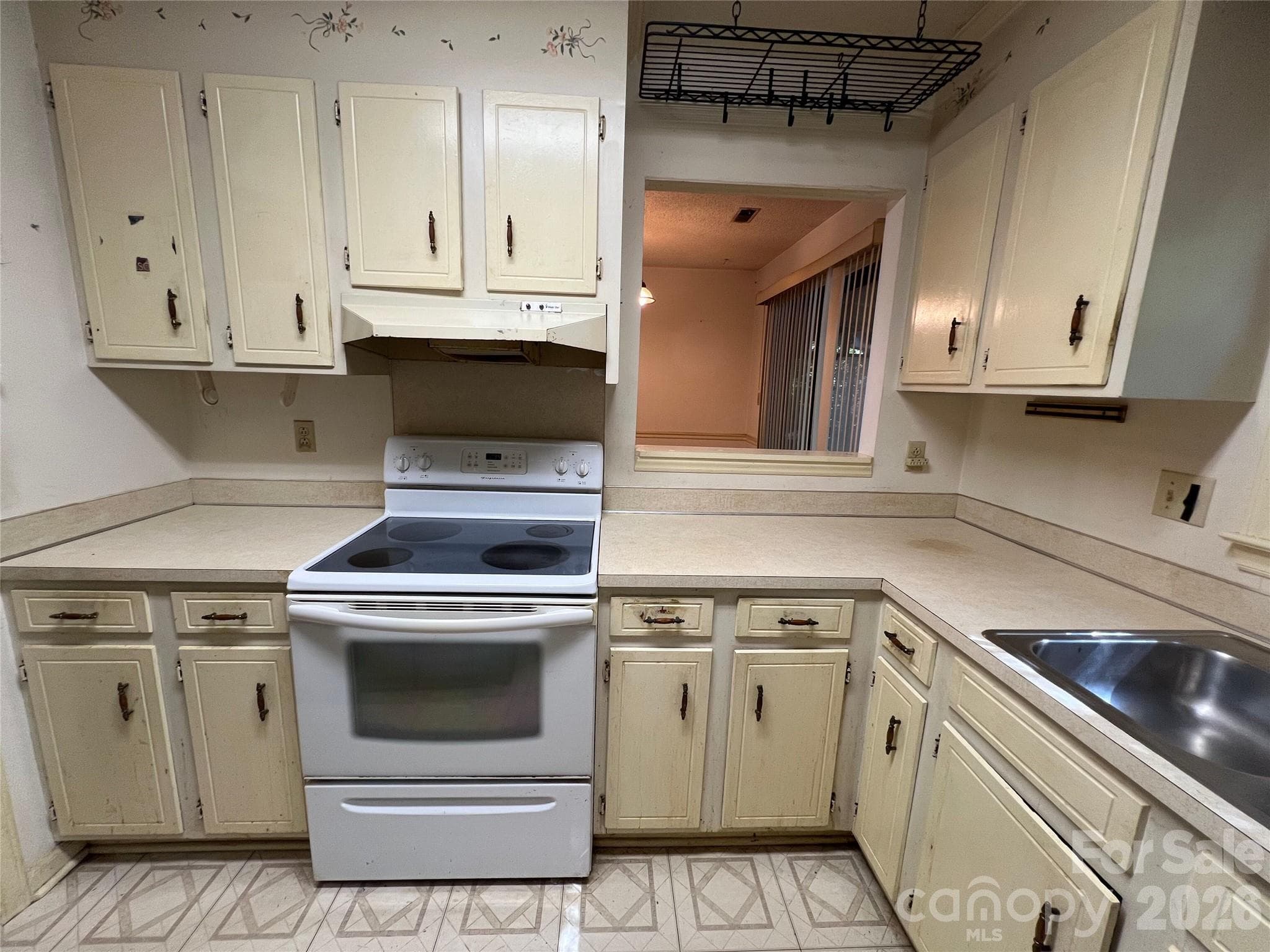 Single Family Residence at 7616 Grayling Court, Charlotte, photo 7 of 16