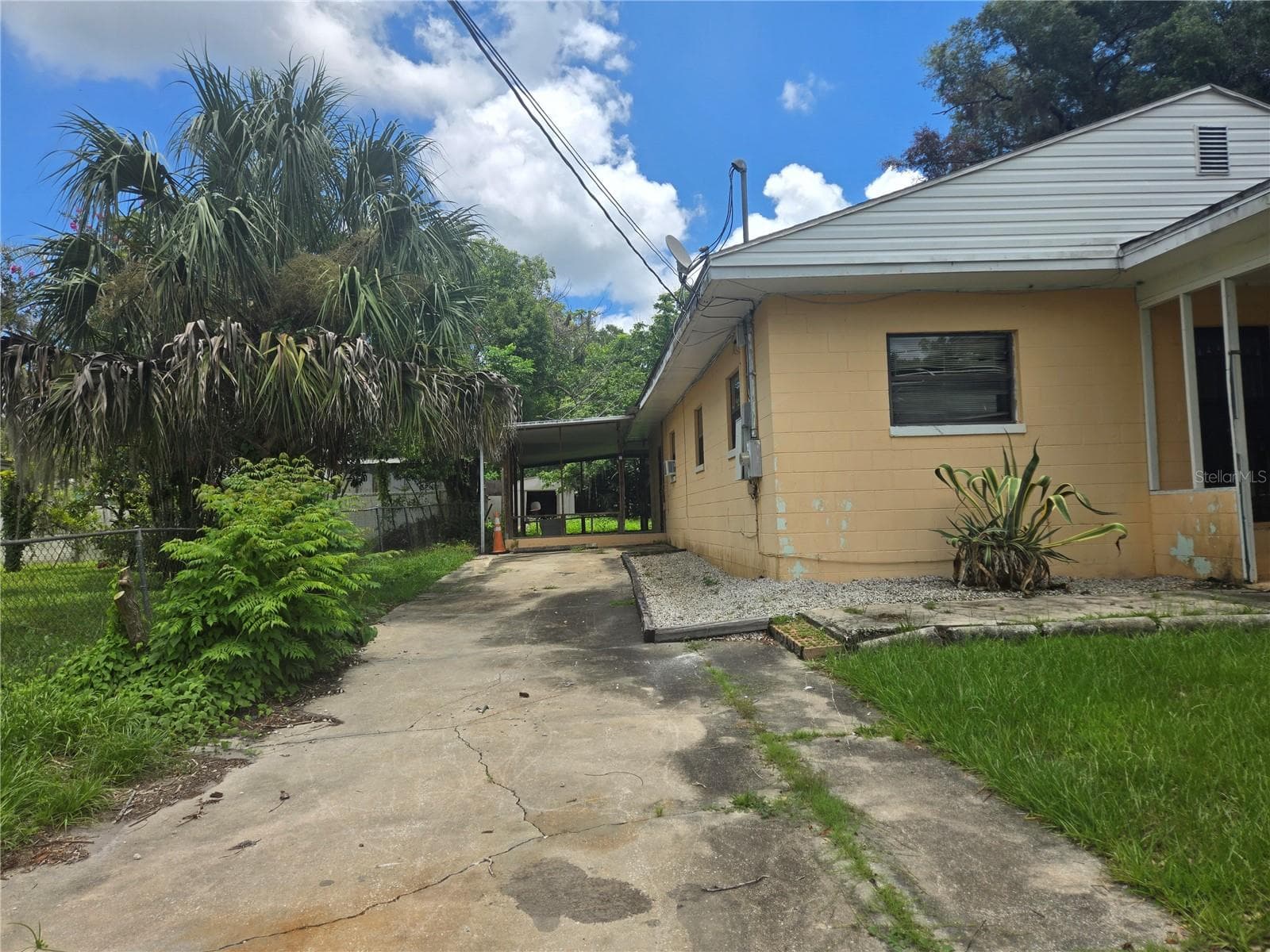 Single Family Residence at 317 S FRANKFORT AVE, DELAND, photo 2 of 18