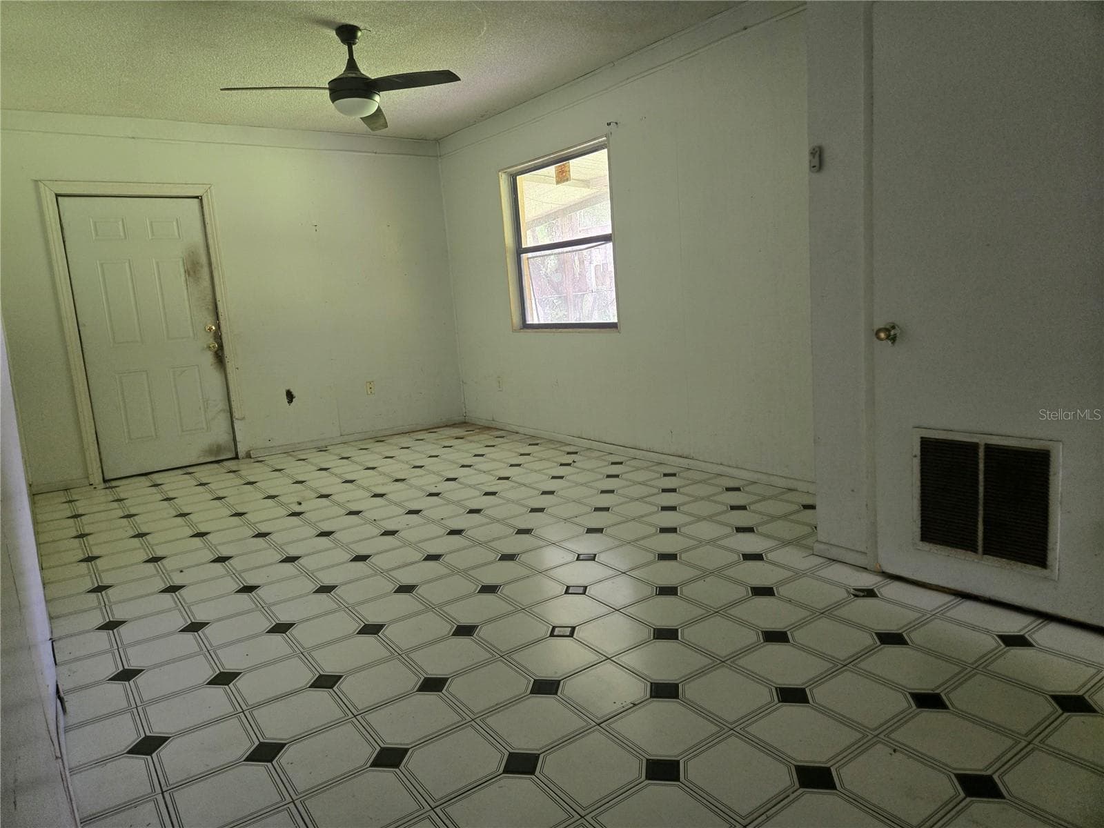 Single Family Residence at 317 S FRANKFORT AVE, DELAND, photo 11 of 18