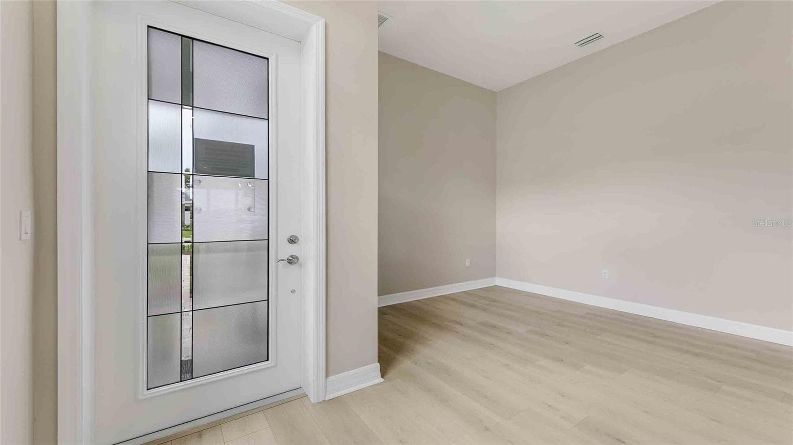 Entry - 889 MEGANO BLVD, DELAND