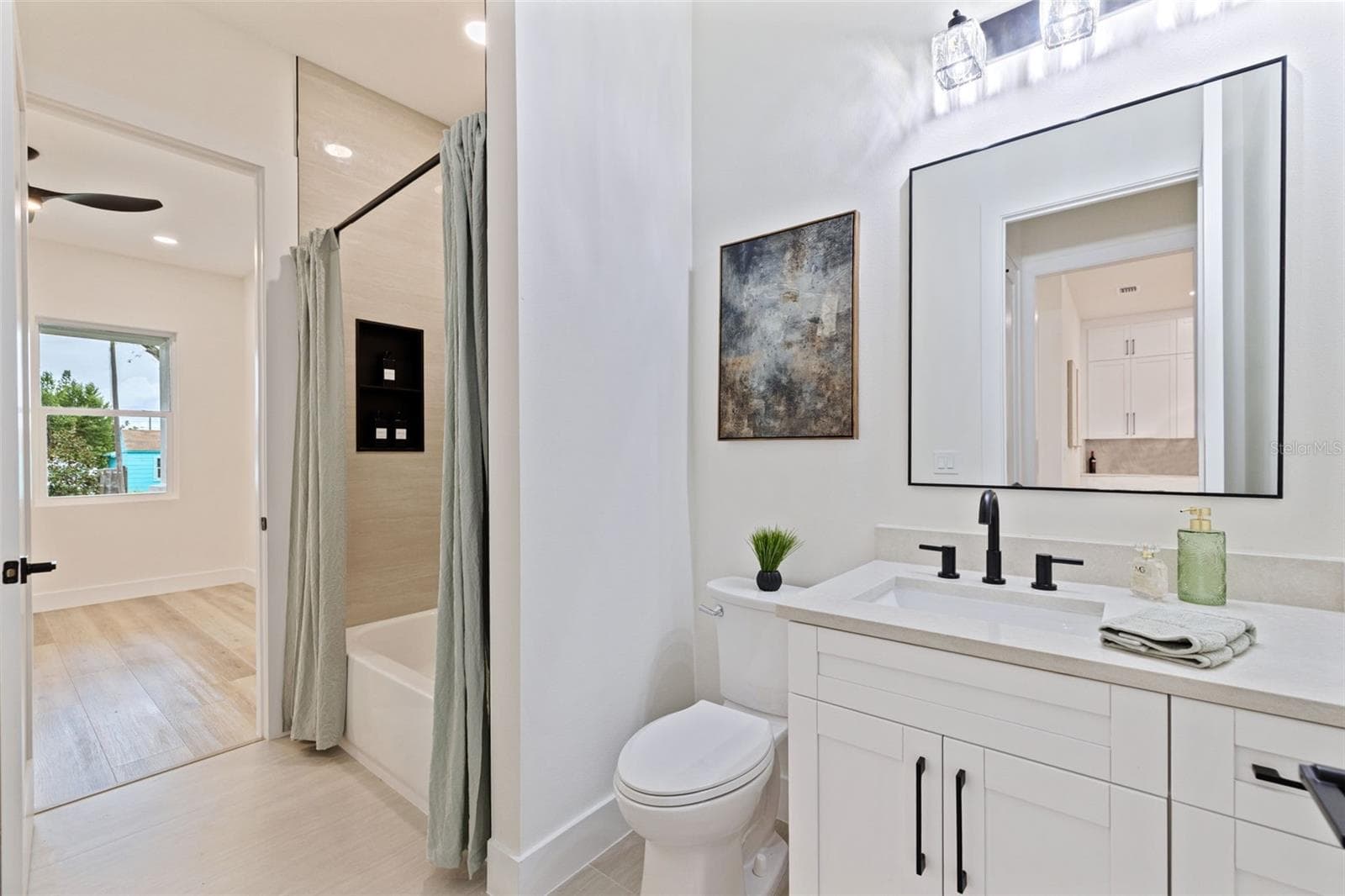 Downstairs full bathroom - 4468 57TH AVE N, ST PETERSBURG