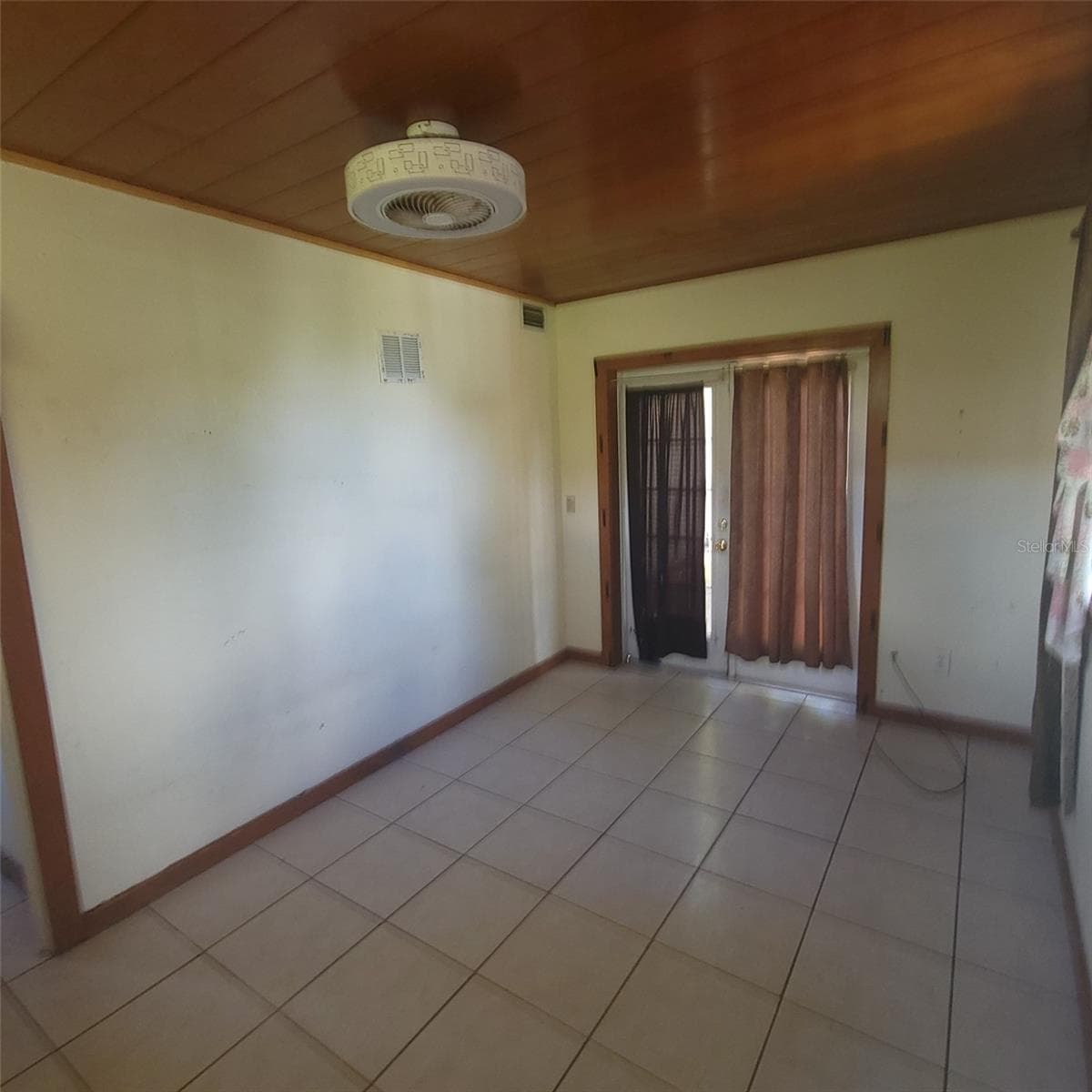 Single Family Residence at COUNTRY CLUB HEIGHTS, ORLANDO, photo 12 of 16