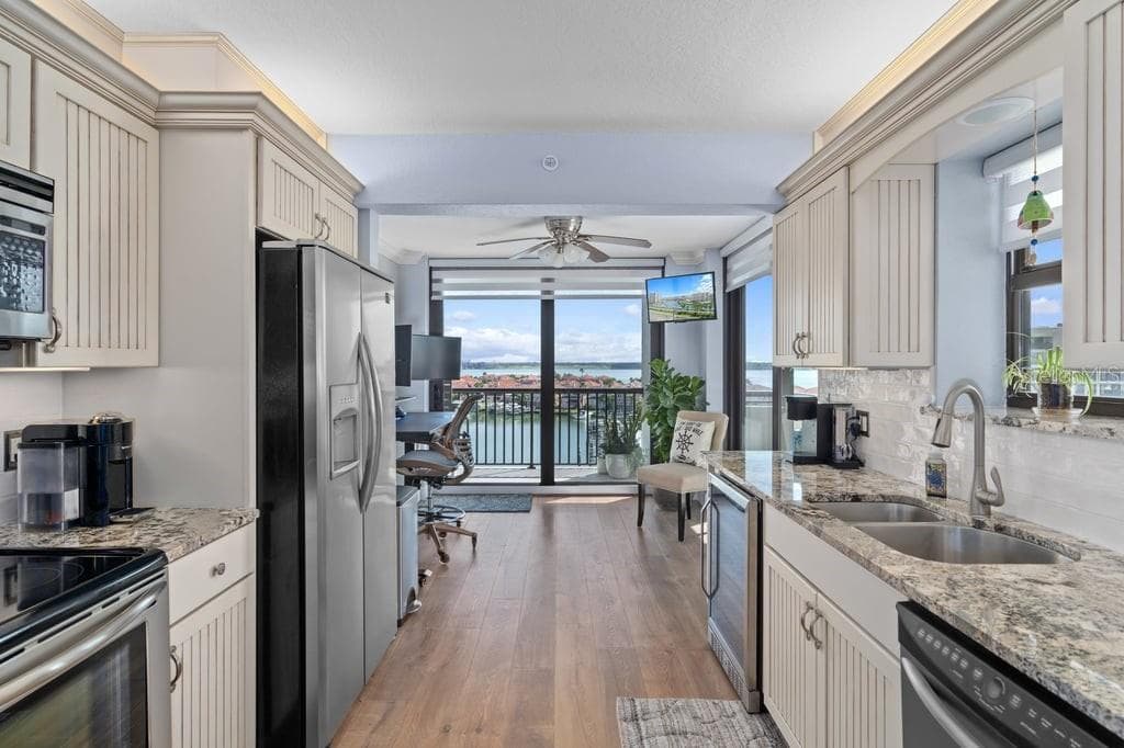 Condominium at 1660 GULF BLVD #706, CLEARWATER, photo 16 of 53