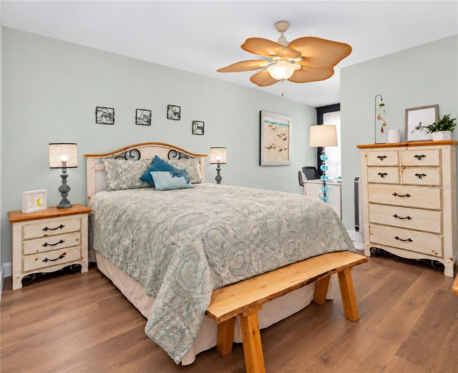 Guest Room - 1660 GULF BLVD #706, CLEARWATER