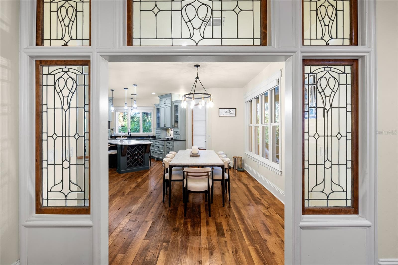 antique leaded glass with dimmable up lighting - 5903 RIVER FOREST CIR, BRADENTON