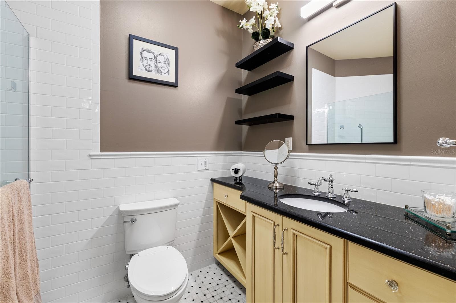 guest room bath - 5903 RIVER FOREST CIR, BRADENTON