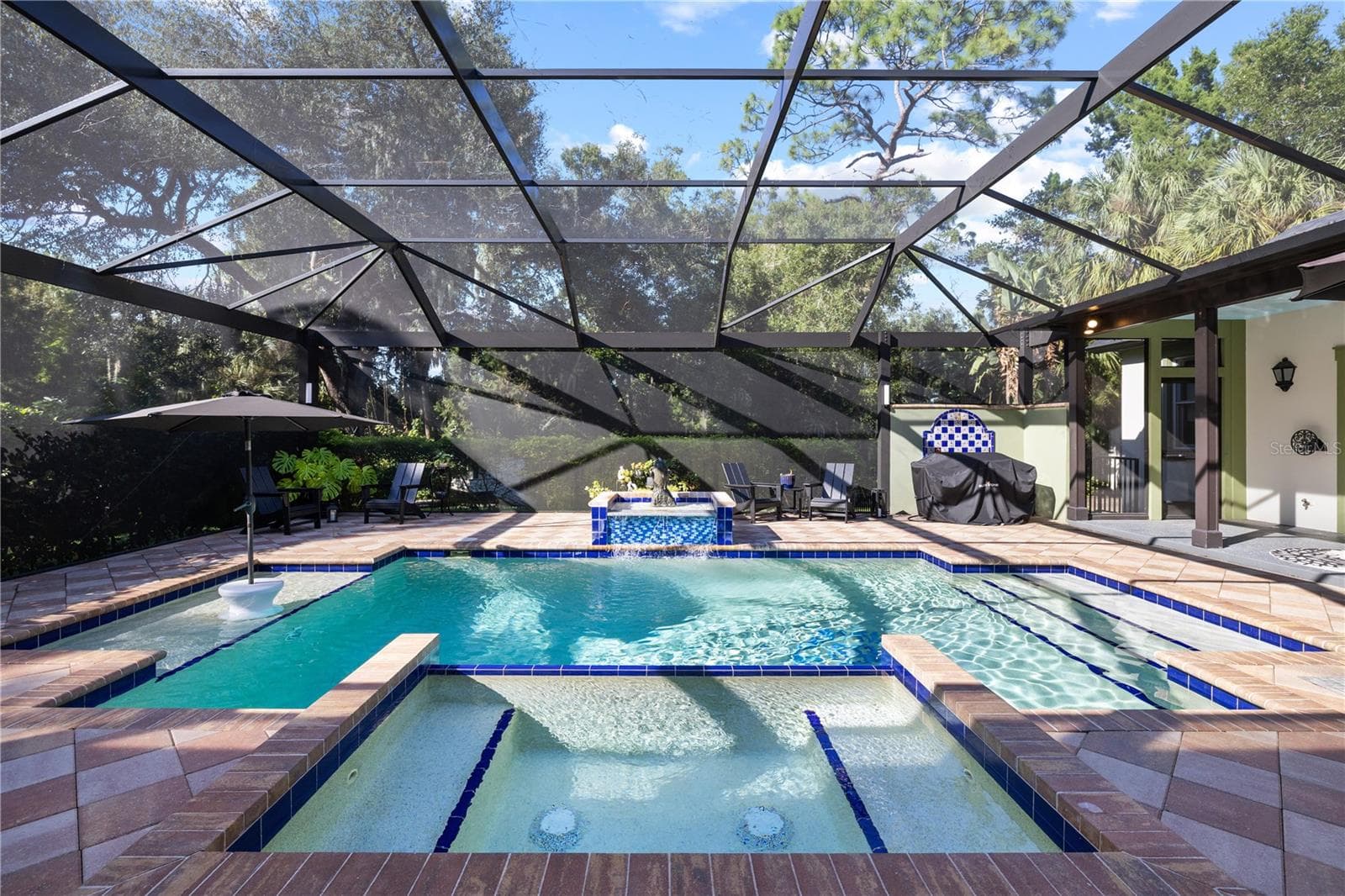 pool and hot tub - 5903 RIVER FOREST CIR, BRADENTON