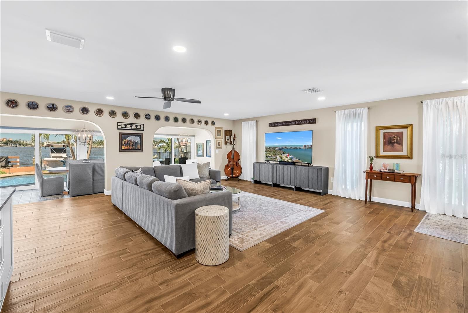 Living Room- Bright and Open - 106 WALL ST, REDINGTON SHORES