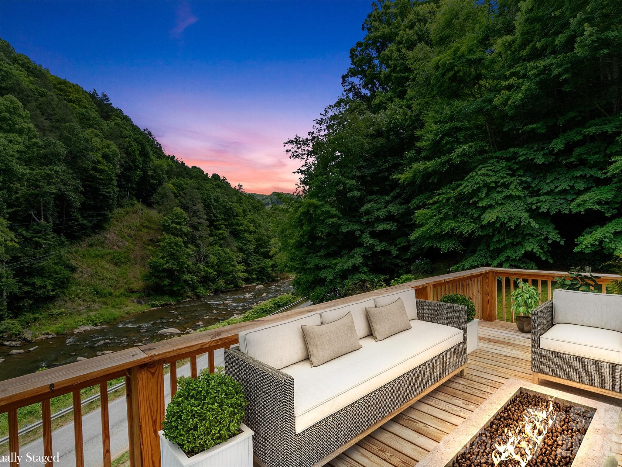 River sights and sounds by deck. - 12982 US HWY 19W None, Burnsville