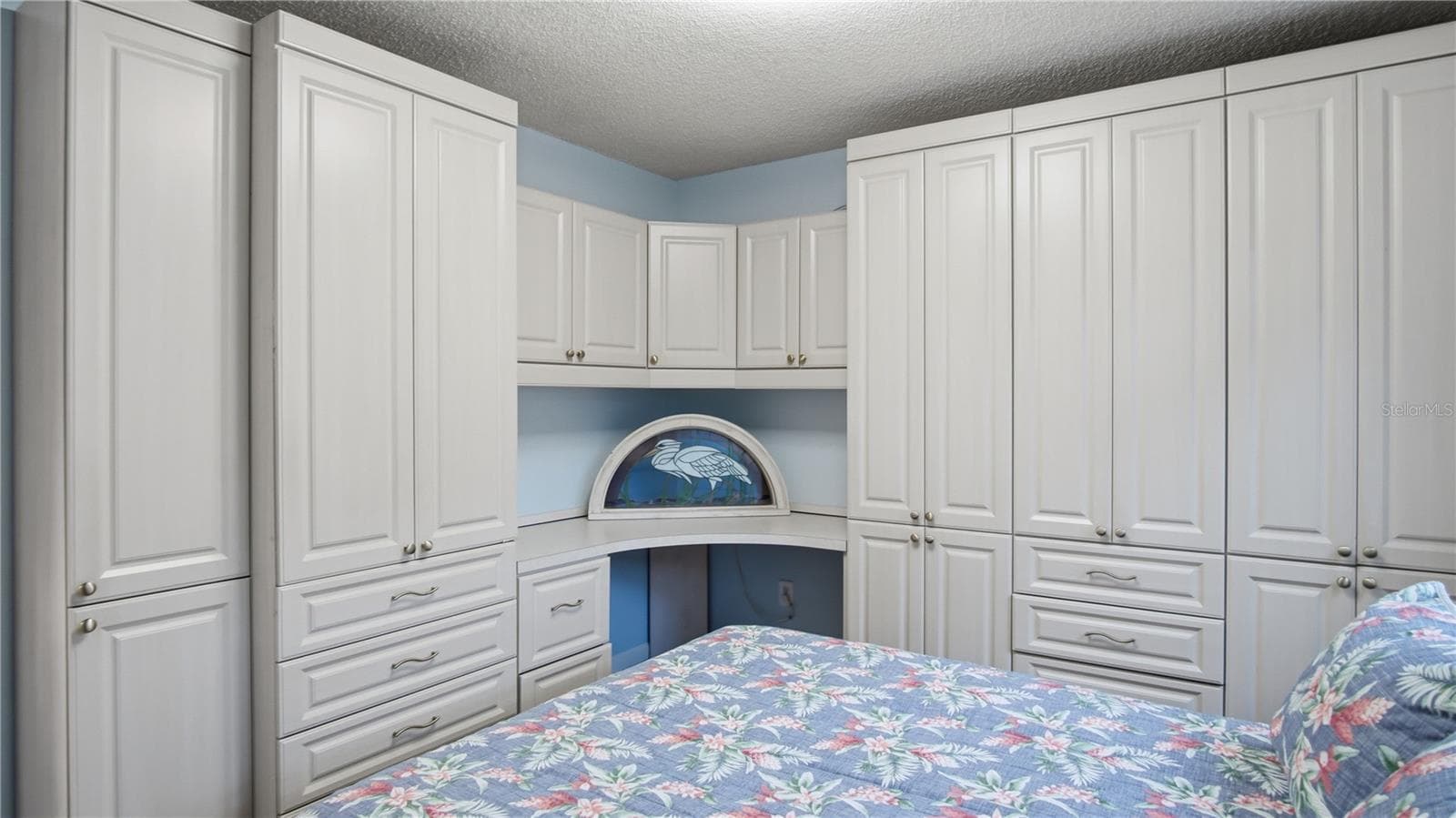 Built in custom cabinetry - 20820 RIVER DR #B25, DUNNELLON