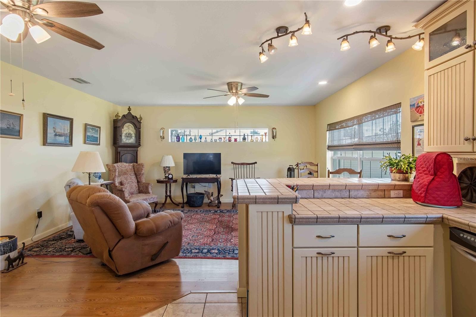 Kitchen overlooking living room - 141 SUMMERSET DR, PUNTA GORDA