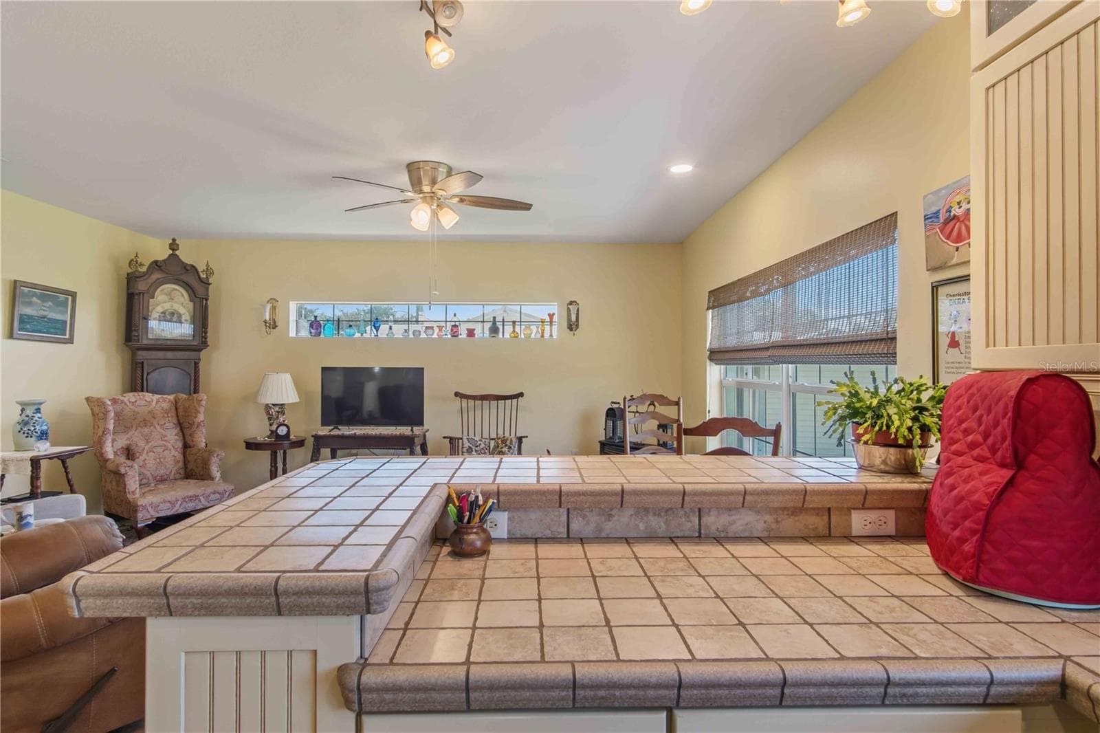 Kitchen overlooking living room - 141 SUMMERSET DR, PUNTA GORDA