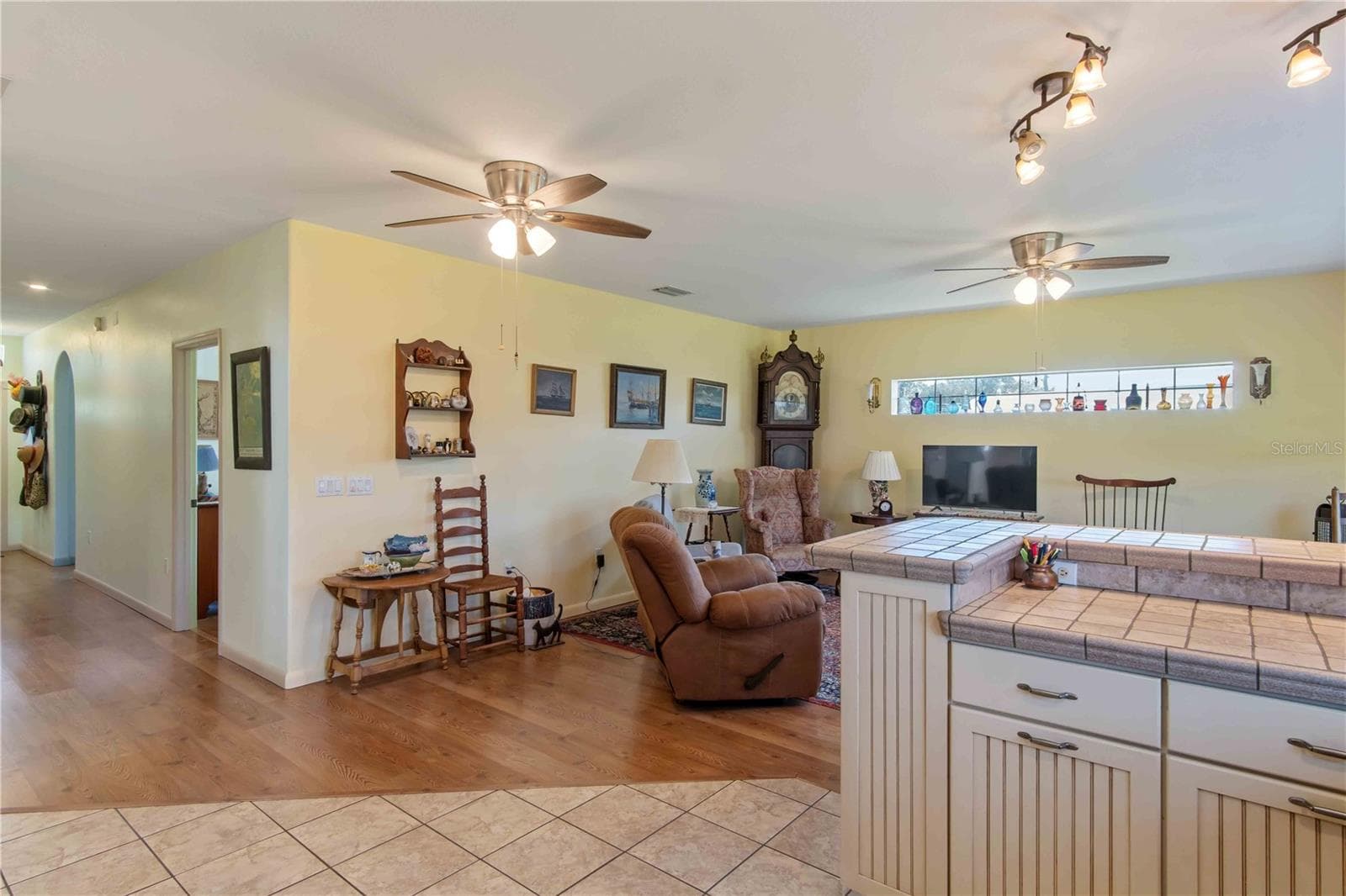 Kitchen overlooking living room - 141 SUMMERSET DR, PUNTA GORDA