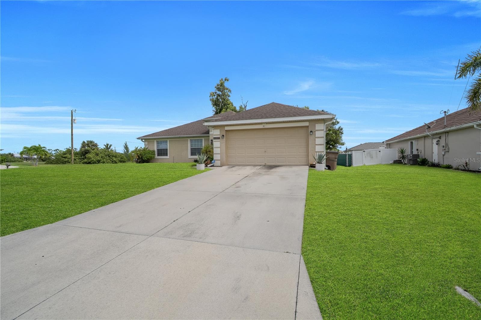 Single Family Residence at 1211 NW 27TH PL, CAPE CORAL, photo 4 of 37