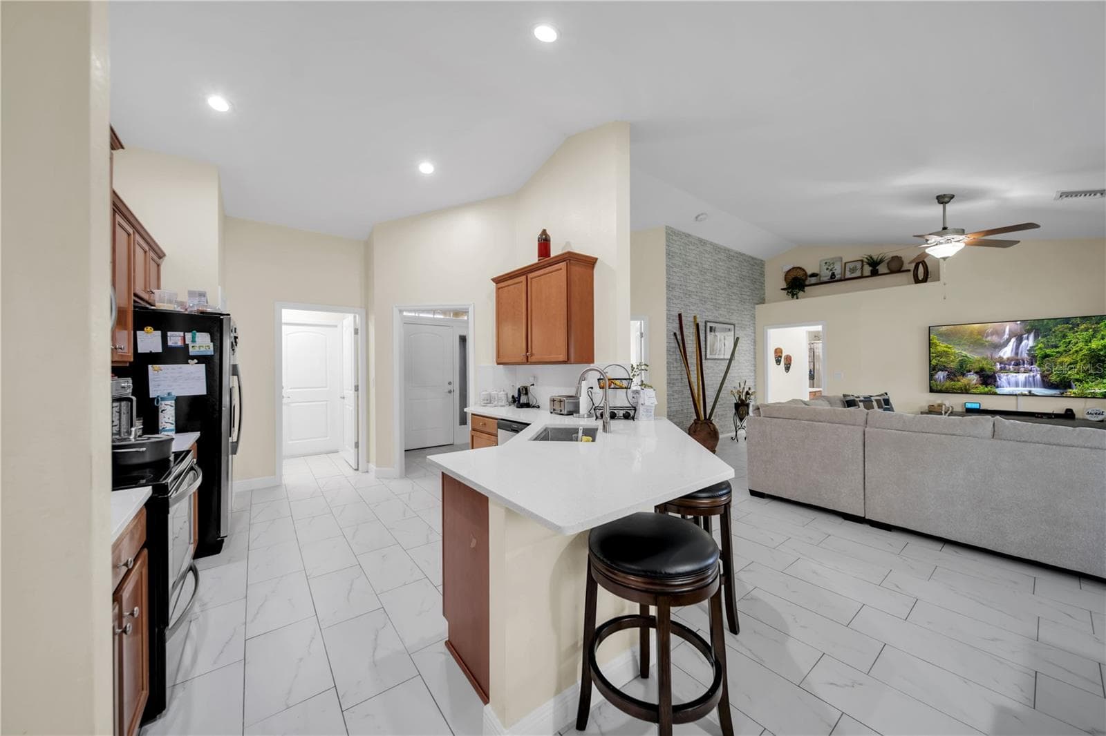 Single Family Residence at 1211 NW 27TH PL, CAPE CORAL, photo 14 of 37