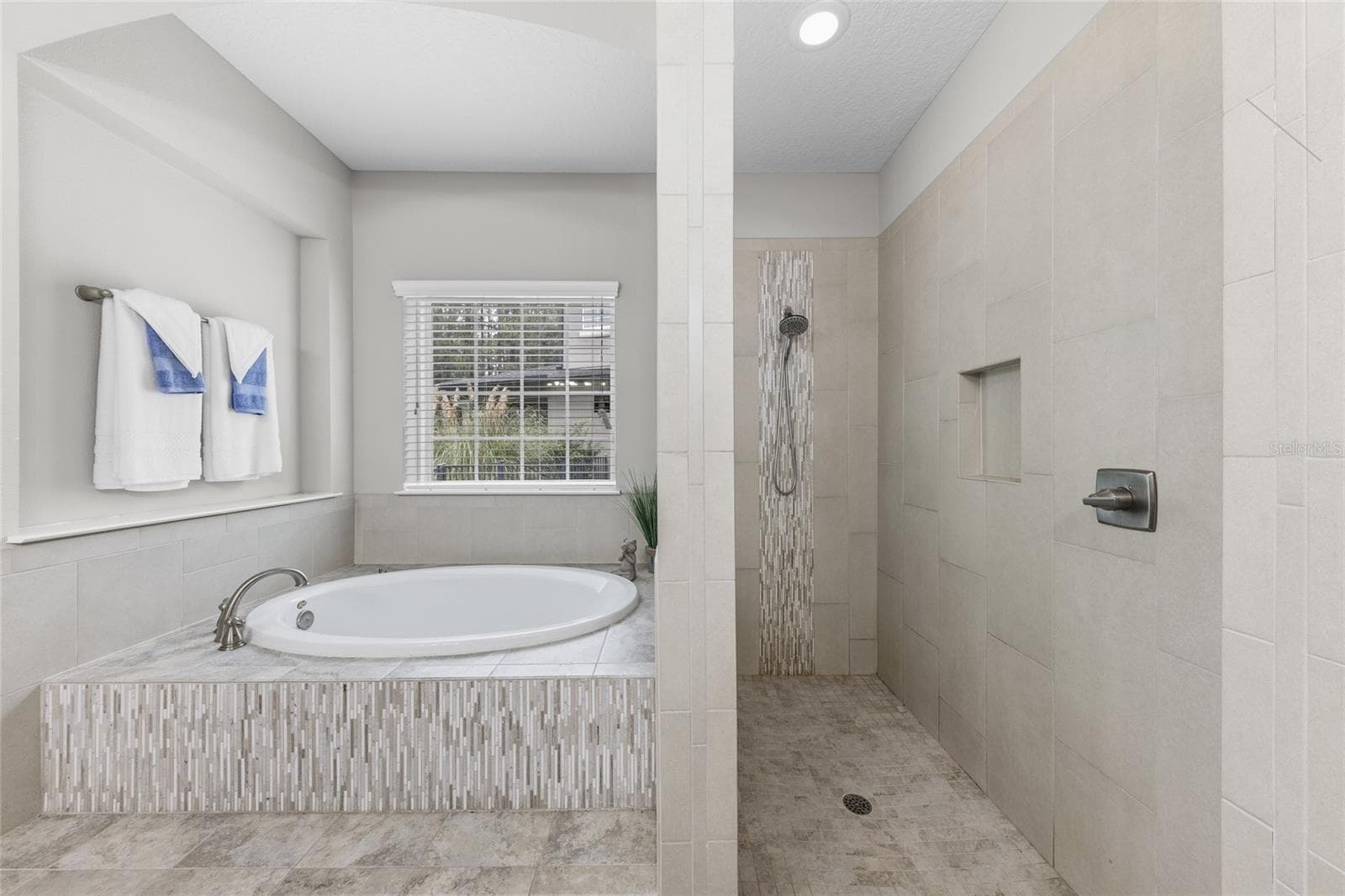 Master Bath - 4420 CASTLE PALM CT, ORANGE PARK