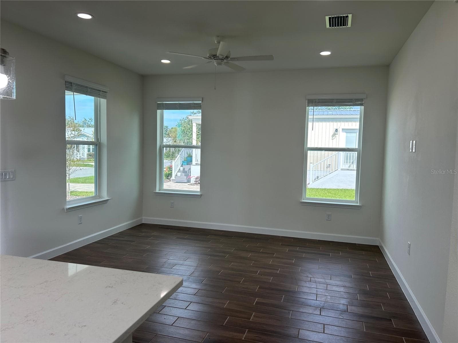 Living - 12033 LAKESHORE WAY, OXFORD