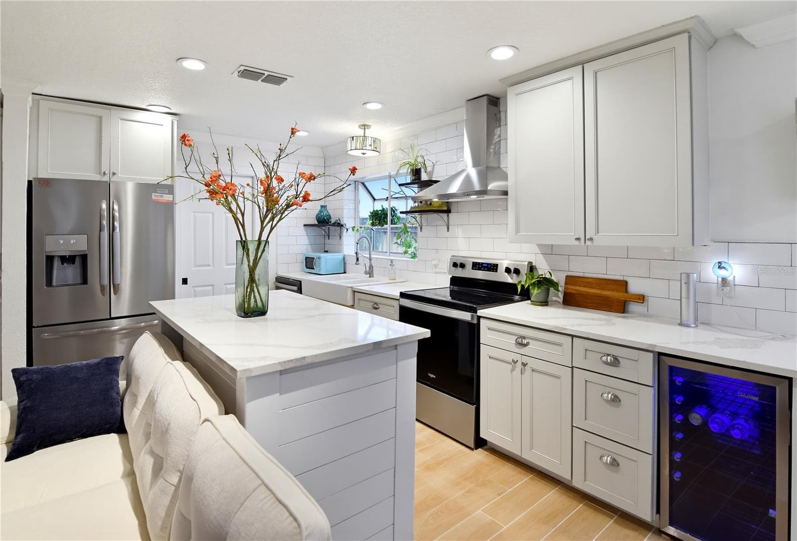 Another view of the beautifully appointed kitchen, designed for everyday convenience and entertaining. - 1611 CHESTNUT AVE, WINTER PARK