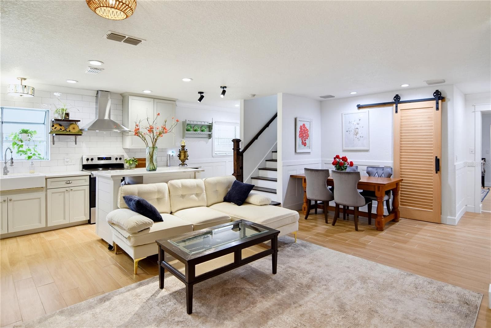 Open layout seamlessly connects the kitchen, living room, and dining area. - 1611 CHESTNUT AVE, WINTER PARK