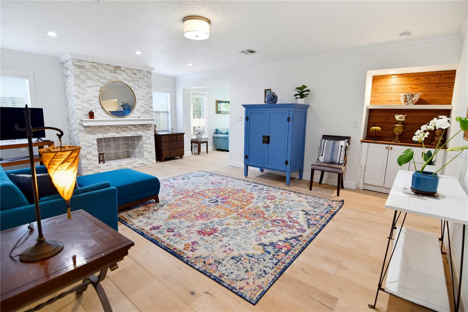 Separate family room provides a comfortable setting for relaxing or entertaining. - 1611 CHESTNUT AVE, WINTER PARK