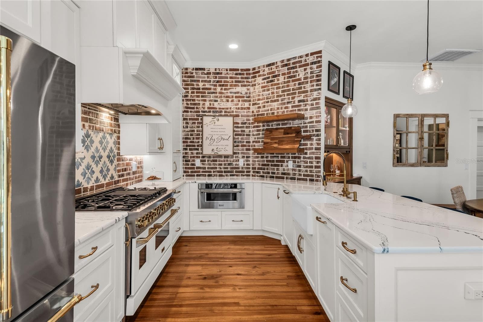 The chef's kitchen is a true focal point with a distinctive mix of old-world charm and modern design that combine luxury and function - 234 N LAKEVIEW AVE, WINTER GARDEN