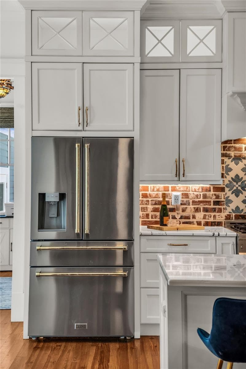 The chef's kitchen is a true focal point with a distinctive mix of old-world charm and modern design that combine luxury and function - 234 N LAKEVIEW AVE, WINTER GARDEN