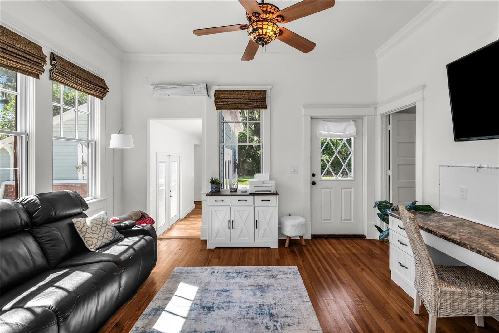 Home Office with custom built in desk and access to laundry room. - 234 N LAKEVIEW AVE, WINTER GARDEN