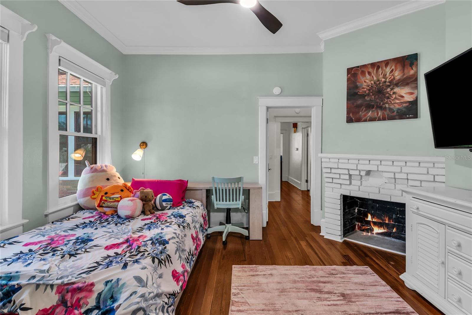 Bedroom 3 with original decorative fireplace - 234 N LAKEVIEW AVE, WINTER GARDEN