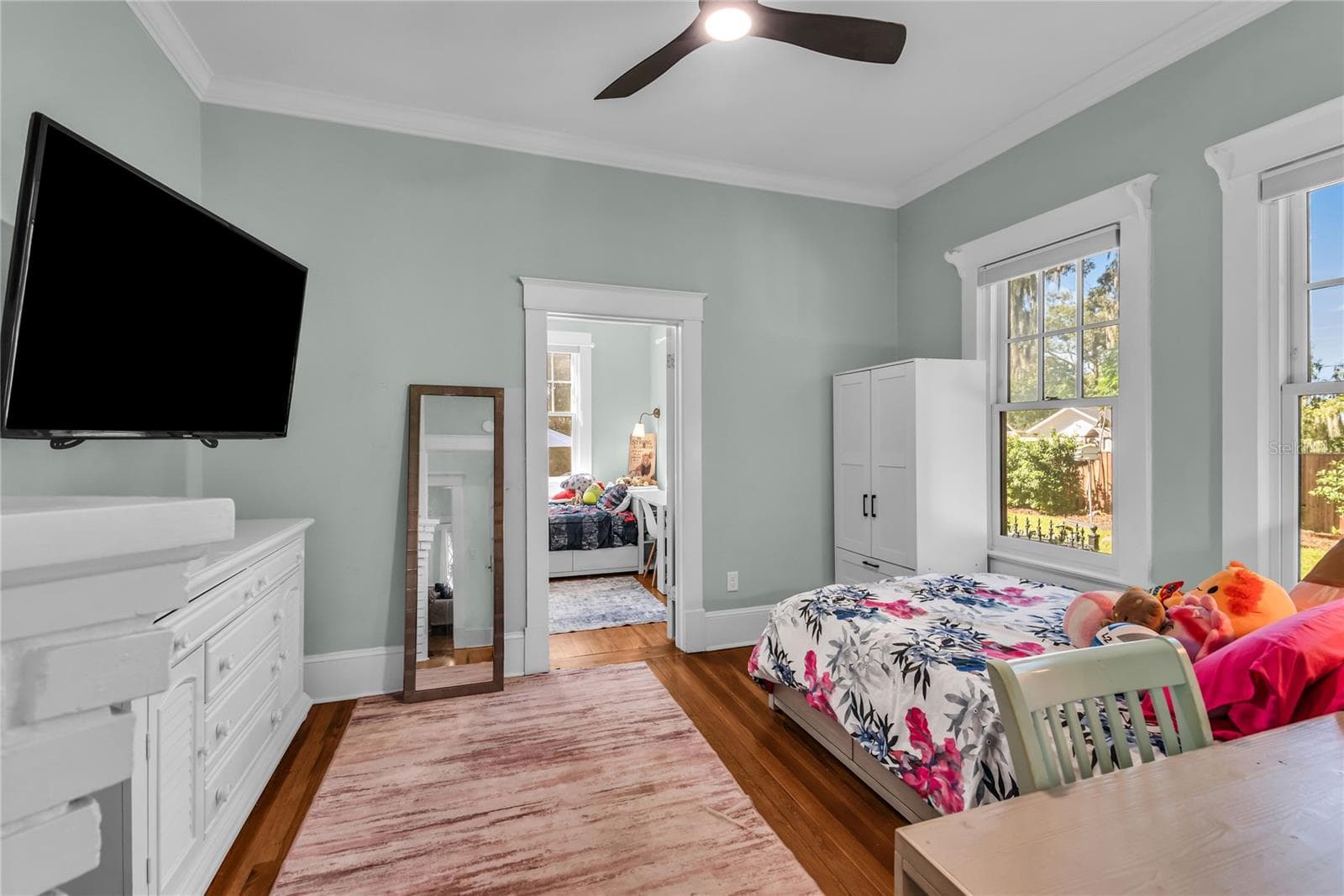 Bedroom 3 with original decorative fireplace - 234 N LAKEVIEW AVE, WINTER GARDEN