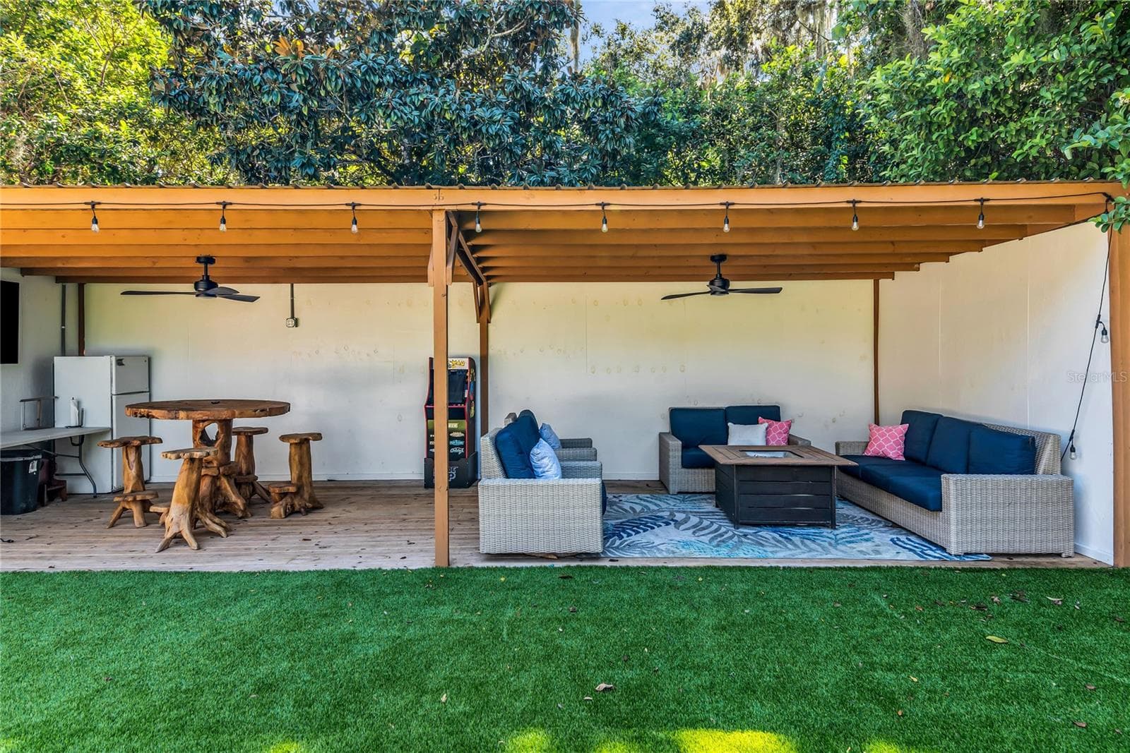 Detached Covered Lanai creates an expansive and inviting space to enjoy Florida living year round - 234 N LAKEVIEW AVE, WINTER GARDEN