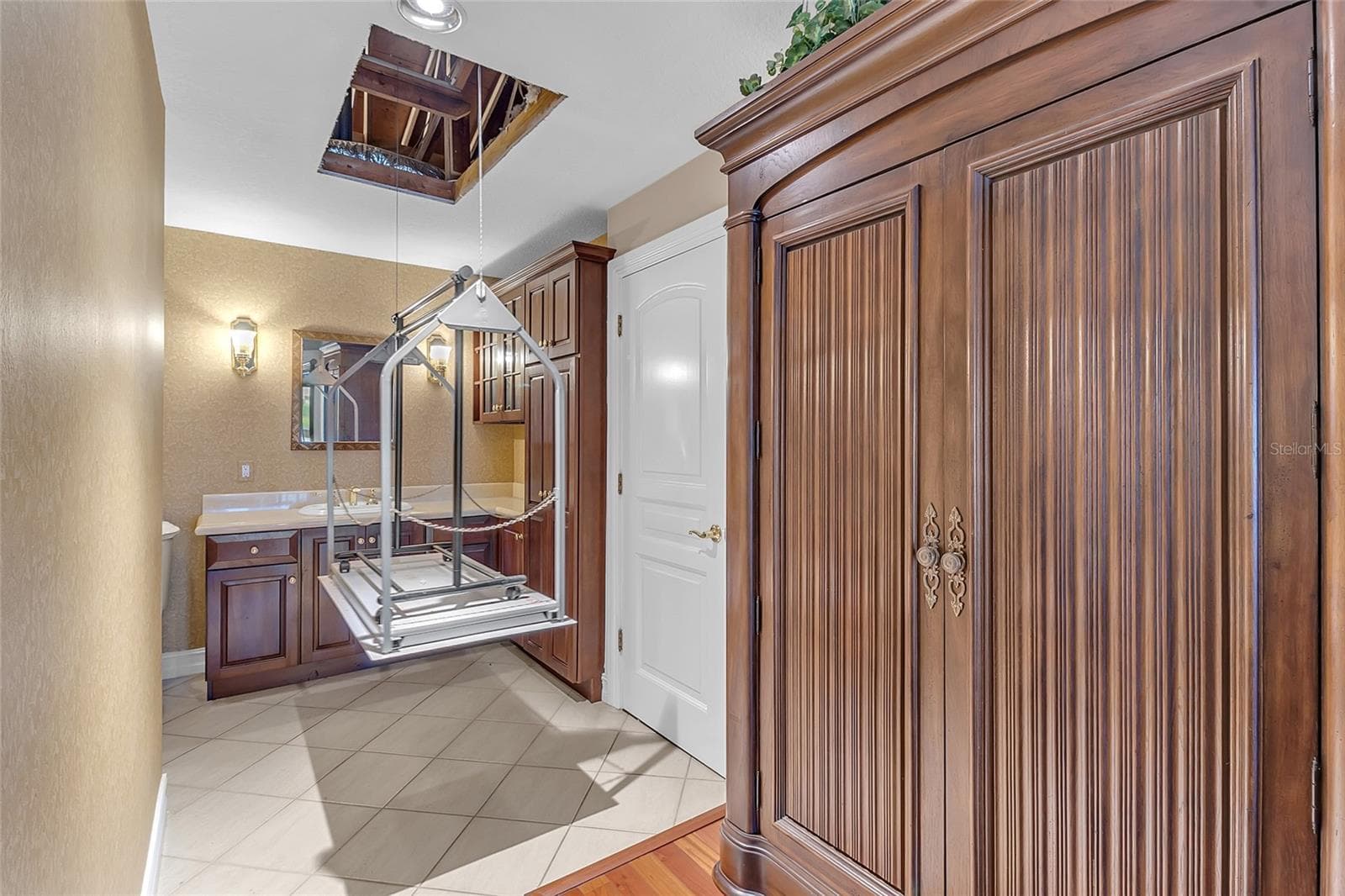Convenient Lift Providing Access to Additional Attic Storage and Closet Space - 4113 FAIRVIEW VISTA PT #311, ORLANDO