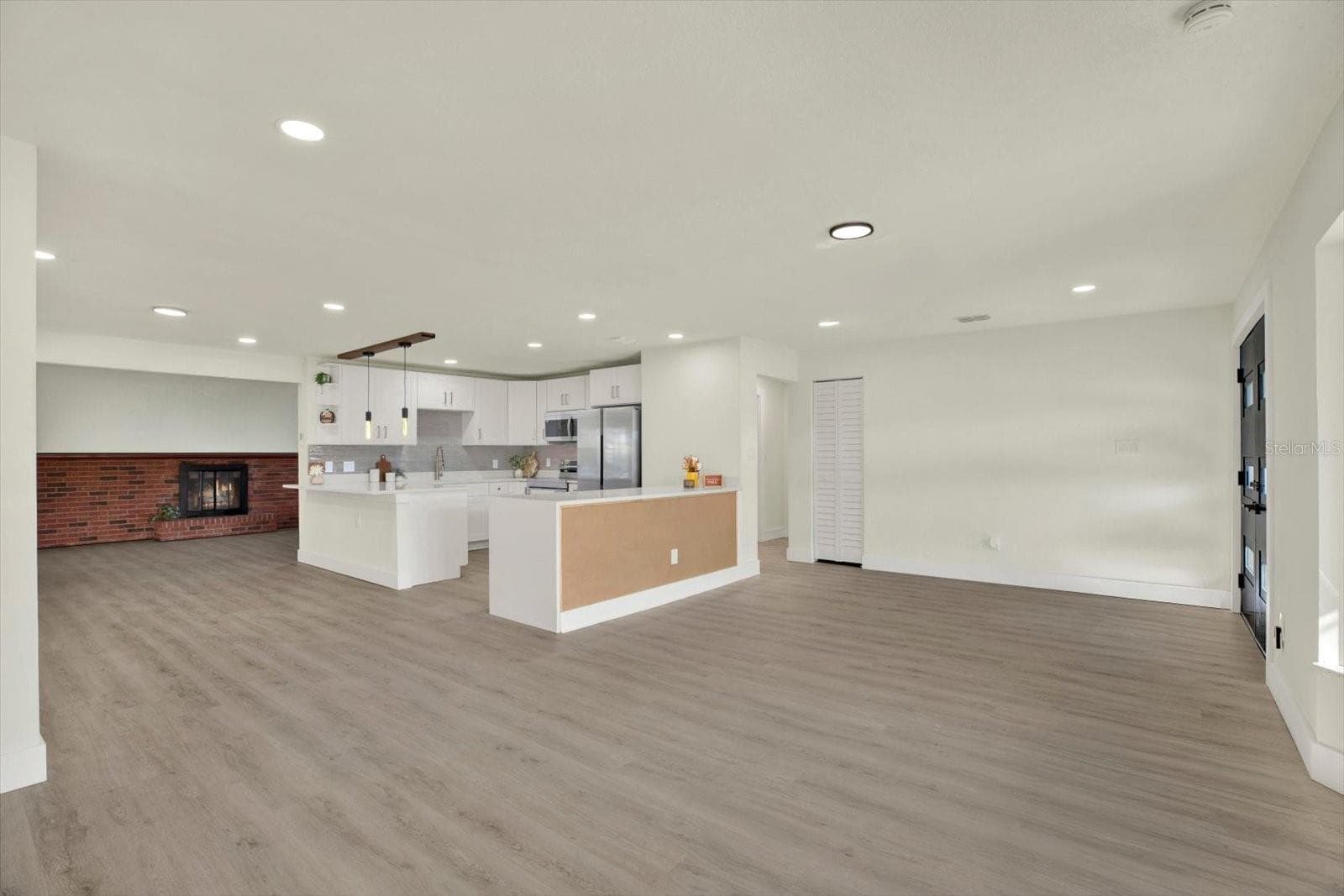 Single Family Residence at 720 SAILFISH DR, BRANDON, photo 4 of 33