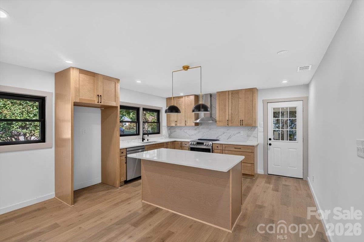 Single Family Residence at 3921 Havenwood Road, Charlotte, photo 5 of 24